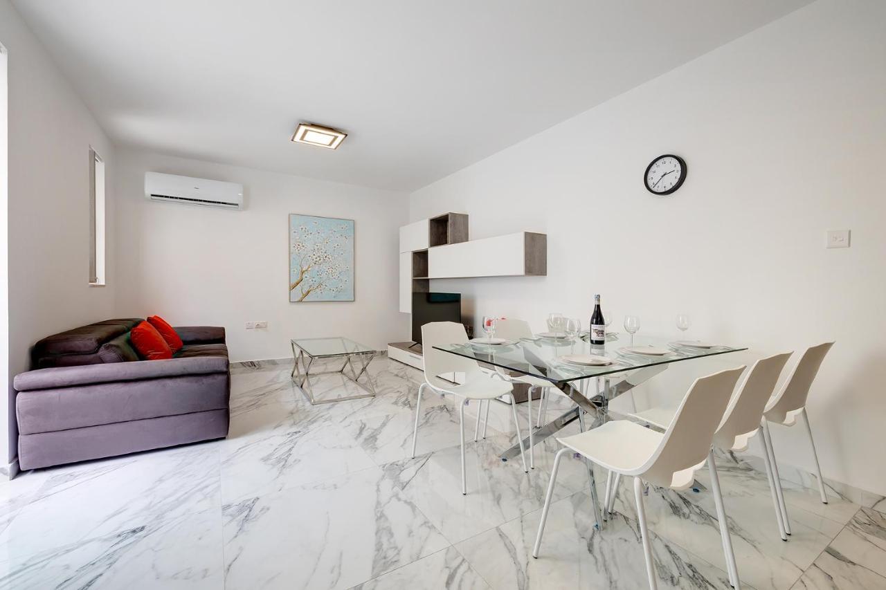 Cosy Apartment Steps To St George'S Bay Saint Julian's Eksteriør billede