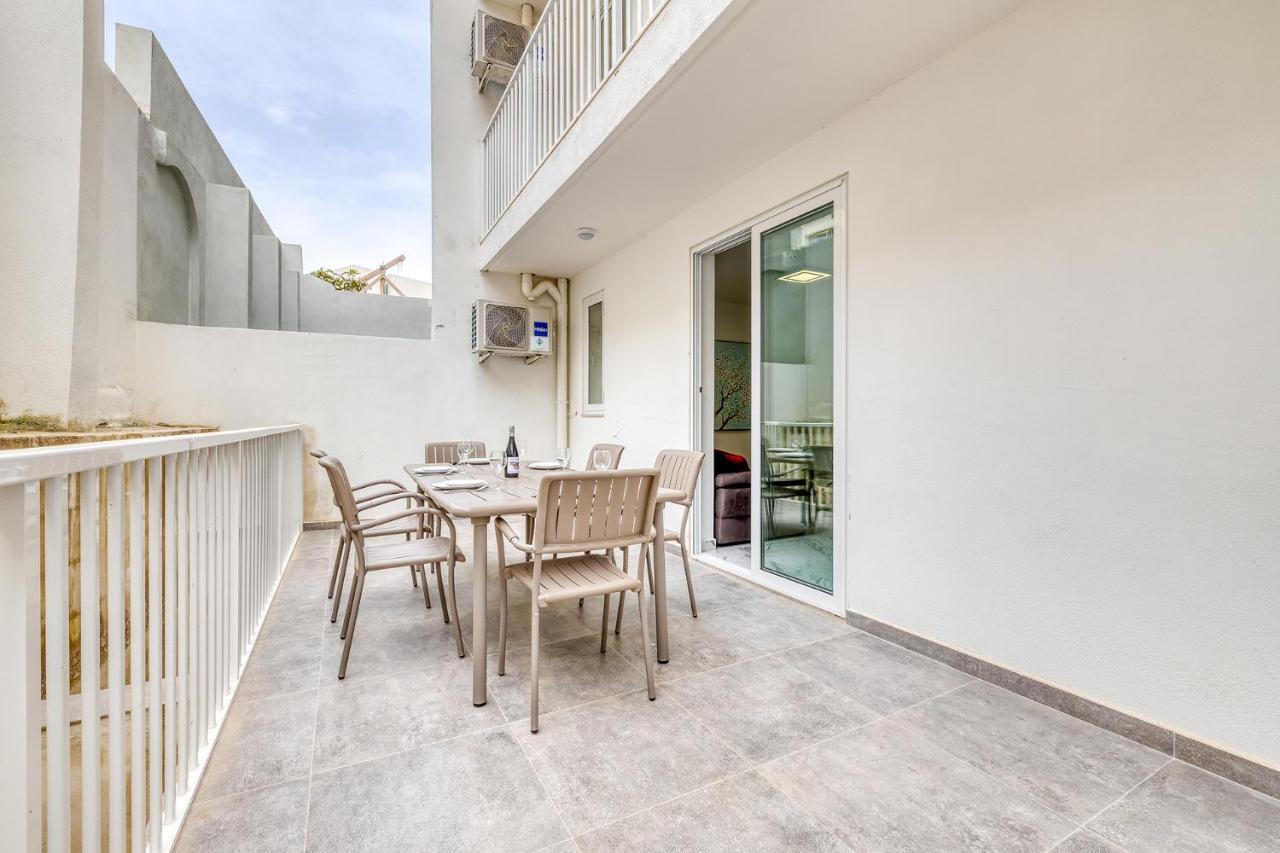Cosy Apartment Steps To St George'S Bay Saint Julian's Eksteriør billede